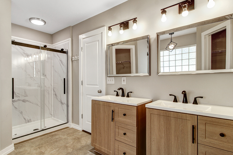 His & hers bathroom — Charleston real estate photography
